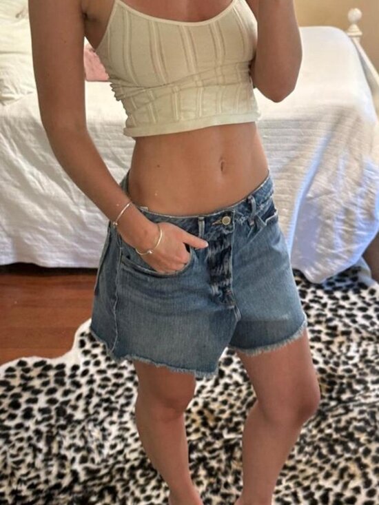 GOOD AMERICAN Pants - Mid-waisted denim shorts/ jorts with frayed hem good American size 6